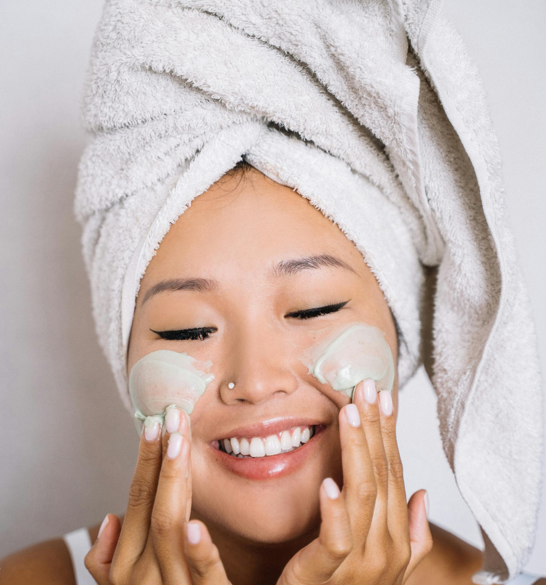 Why More Women in the UAE Are Switching to Home Beauty Devices